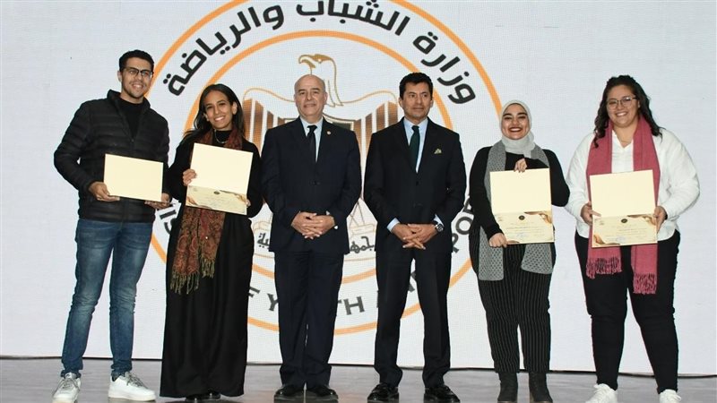 وزير الشباب يُكرم