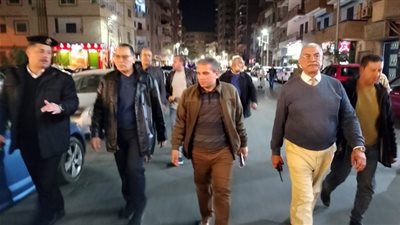 محافظ الشرقية يفاجئ شوارع الزقازيق والباعة الجائلين ليلا (صور)