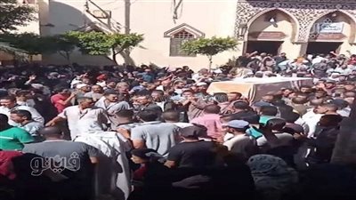 تشييع جنازة أب ونجله لقيا مصرعهما في حادث بالشرقية (صور)