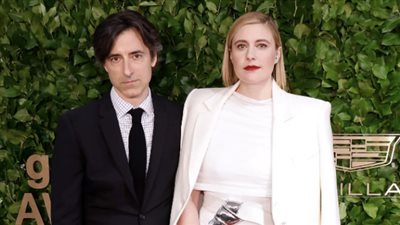 زواج نوح بومباخ من جريتا جيروج بعد علاقة استمرت لـ 12 عاما