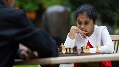 طفلة بعمر 8 أعوام تفوز بجائزة أفضل لاعبة في بطولة الشطرنج الأوروبية