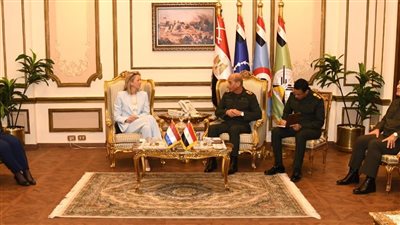 وزير الدفاع والإنتاج الحربي يلتقي نظيره الهولندي