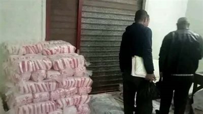 ضربة لمحتكري السكر، ضبط مخزن تعبئة بداخله 27.5 طن بالشرقية (صور)