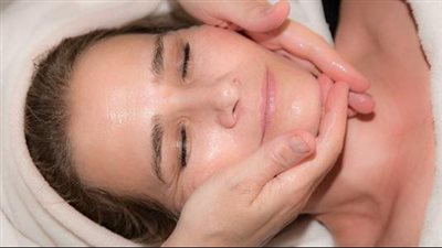 كريم لبان الدكر والحليب لبشرة شباب خالية من البقع