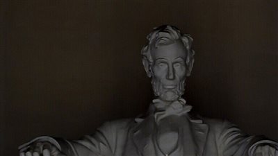 غزة حرة، نقوش وكتابات على سلالم نصب لينكولن التذكاري بواشنطن لدعم فلسطين (فيديو)