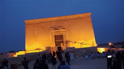 بعد الأقصر، تعامد الشمس على قدس الأقداس بمعبد قصر قارون بالفيوم (فيديو وصور)