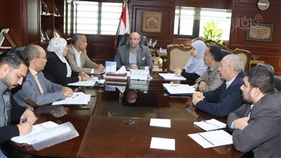 محافظ بني سويف يوجه بدراسة شكوى مواطن وصرف إعانة مالية لآخر