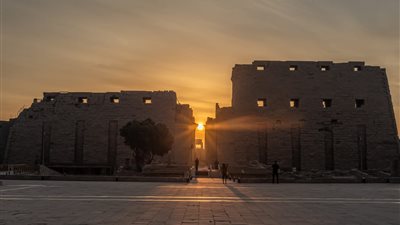 معابد الكرنك تشهد ظاهرة تعامد الشمس على المحور الرئيسي لمعبد أمون رع