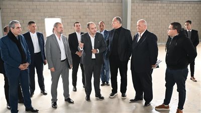 وزير الصناعة يتفقد منطقة الـ 100 مصنع بمدينة الجلود بالروبيكي