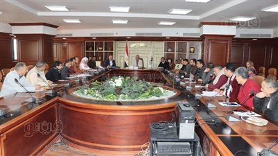 السكرتير العام بمحافظة بني سويف يراجع أعمال المرافق قبل تنفيذ بعض مشروعات الرصف