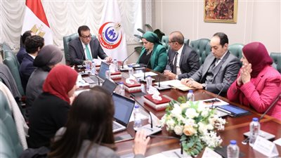 وزير الصحة يناقش الاستراتيجية القومية لعلاج لسرطان الأطفال