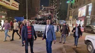 رفع مركبات التوك توك وإشغالات المحال والباعة بحي الهرم (صور)