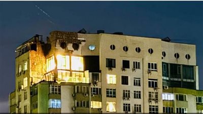 لحظة انفجار ضخم في مبنى سكني بكييف استهدف بمسيرة مفخخة (فيديو)