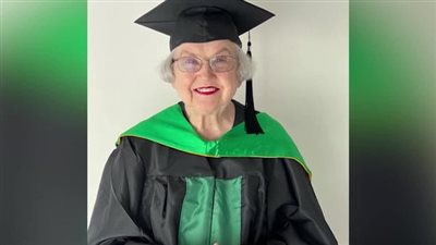 ليست نهاية رحلتها التعليمية، تسعينية تحقق حلمها بالحصول على الماجستير