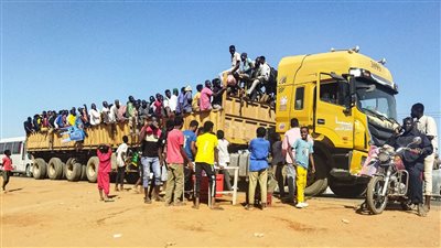  السودان، تحذيرات من انهيار كامل في المنظومة الصحية، والدعم السريع تعلن السيطرة على ود مدني والبرهان يتعهد بالتحقيق