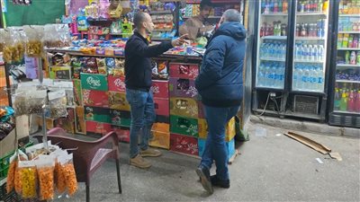 شن حملات مكثفة لرفع إشغالات الباعة الجائلين بحي شرق أسيوط