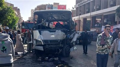 نيابة أسيوط تحقق في إصابة 21 شخصا باصطدام سرفيس بعمود إنارة 