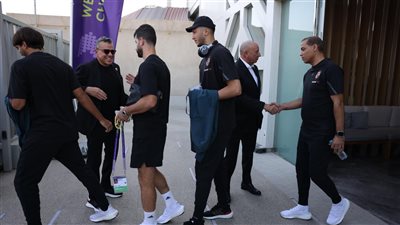 الخطيب ومرتجي يدعمان لاعبي الأهلي قبل مواجهة أوراوا الياباني (صور)