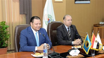 جامعة المنصورة وهيئة الاعتماد والرقابة الصحية يبحثان آليات تأهيل المستشفيات الجامعية 