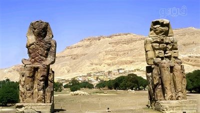 حكاية تمثالي ممنون بوادي الموتى في الأقصر (صور)