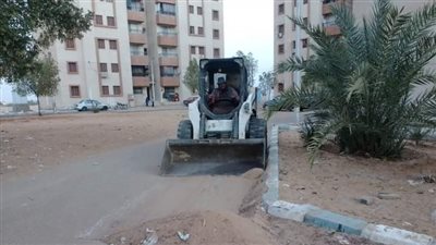 مركز الداخلة في الوادي الجديد ينفذ حملة نظافة بمدينة موط خلال الفترة المسائية