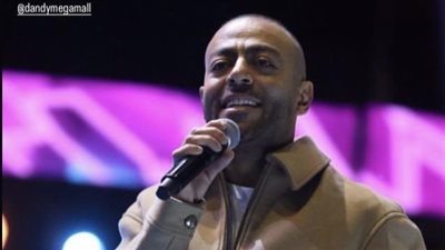 تامر عاشور يشعل حفله بطريق إسكندرية الصحراوي بباقة من أبرز أغانيه (صور)