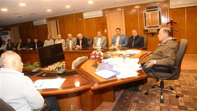 محافظ أسيوط يوجه بتطبيق غرامات ضد إخفاء السلع أو احتكارها 