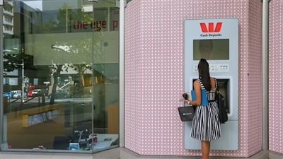 برسالة من إيميل مزيف، فتاة تخسر كل تحويشة العمر