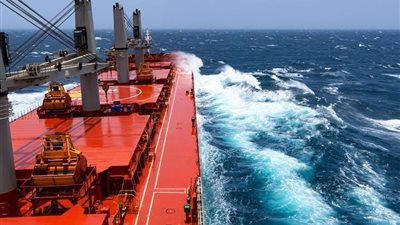 استهداف سفينة تجارية بمسيرة في المحيط الهندي 