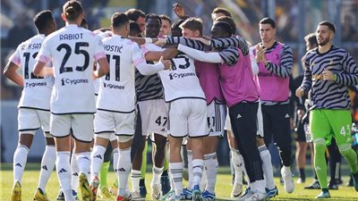 مدافع يوفنتوس وثلاثة لاعبين على طاولة برشلونة بانتقالات الشتاء