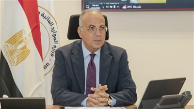 وزير الموارد المائية والرى يوجه إلى التحول للري الحديث