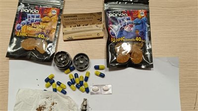 جمارك مطار القاهرة تحبط تهريب تليفونات وأدوية ومستحضرات تجميل ومخدرات متنوعة