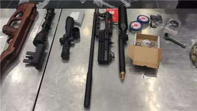 إحباط تهريب مناظير وأسلحة وحلوى بالمخدرات بحوزة مسافرين في مطار القاهرة 