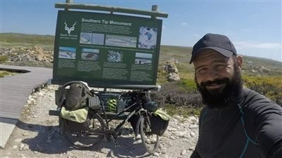 في رحلة استغرقت سنة، تونسي يقطع قارة إفريقيا على دراجة هوائية