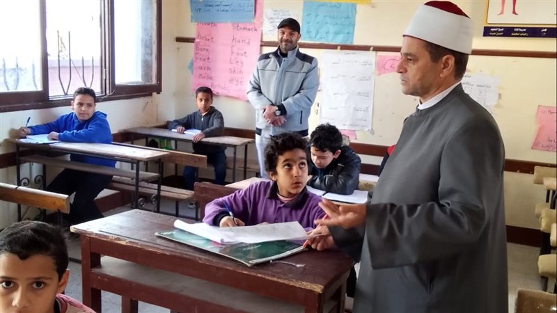 جانب من متابعة الامتحانات،
