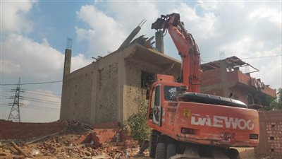 إزالة 33 حالة بناء مخالف وتعدي على الأراضي الزراعية بـ5 أحياء بالجيزة (صور)