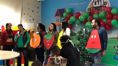 شباب الكنيسة الإنجيلية يحتفلون مع مرضى السرطان بأعياد الكريسماس في الأقصر (صور)