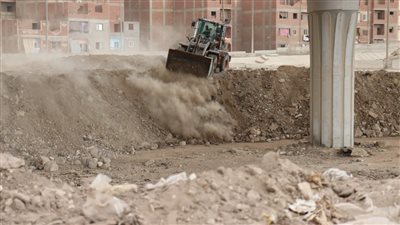 محافظ القليوبية يوجه بضبط سيارة نقل أثناء إلقائها مخلفات هدم