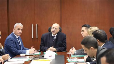 رئيس عمال مصر يترأس الاجتماع التنفيذي لنقابة البترول 