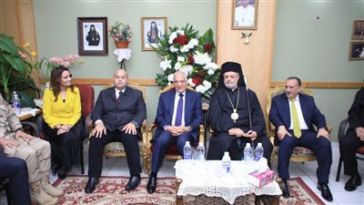 محافظ الجيزة يزور الكنيسة الكاثوليكية لتهنئة الأقباط بعيد الميلاد المجيد (صور)