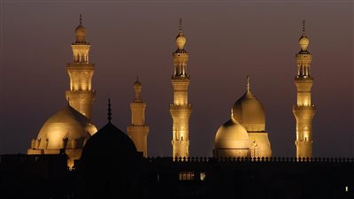 مواقيت الصلاة اليوم، موعد أذان العشاء اليوم الجمعة 29 - 12 - 2023 في القاهرة والمحافظات 