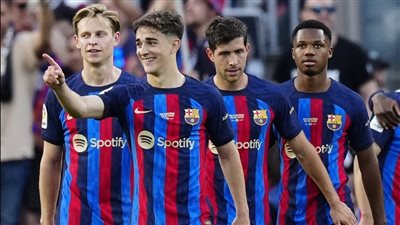 رافينيا ورونالد أراوخو أسرع لاعبي نادي برشلونة في دوري أبطال أوروبا