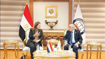 وزيرة التخطيط والنائب العام يوقعان بروتوكولا لتشغيل 20 مركزا لتقديم خدمات النيابة العامة