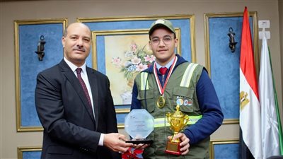 تعليم الإسكندرية يكرم طالبا فاز بالمركز الأول على مستوى الجمهورية في المسابقة الوطنية للمهارات 