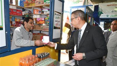 محافظ الفيوم يسلم الأسر الأولى بالرعاية 50 كشكا مجهزا