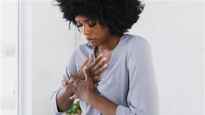 6 أعراض شائعة بين النساء تدل على الإصابة بالأزمة القلبية