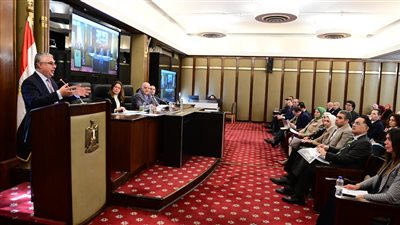 رئيس اقتصادية قناة السويس يكشف جهود التوسع في الهيدروجين الأخضر