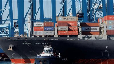 ميرسك للشحن تستعد لاستئناف عملياتها في البحر الأحمر