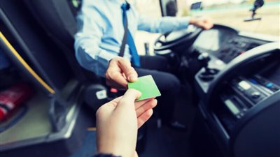 كل وسائل النقل بتذكرة واحدة.. كارت موحد لدفع رسوم العبور على الطرق الرئيسية.. وخبراء: يقضي على تكدس المواطنين أمام شبابيك التذاكر