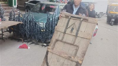 إغلاق معرض سيارات ومحل ملابس بسبب التعدي على الطريق في بولاق الدكرور